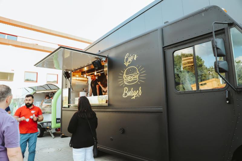 Burger-Foodtruck auf dem Gelände